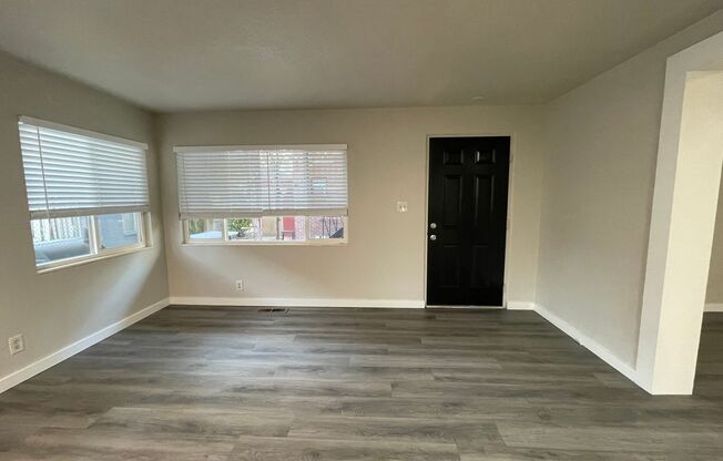 Remodeled 2 bed 1 bath close to Mid Town