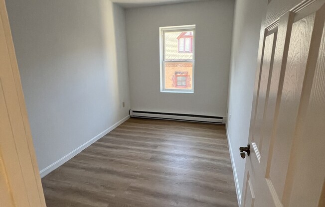 2 beds, 1 bath, $3,350, Unit 301