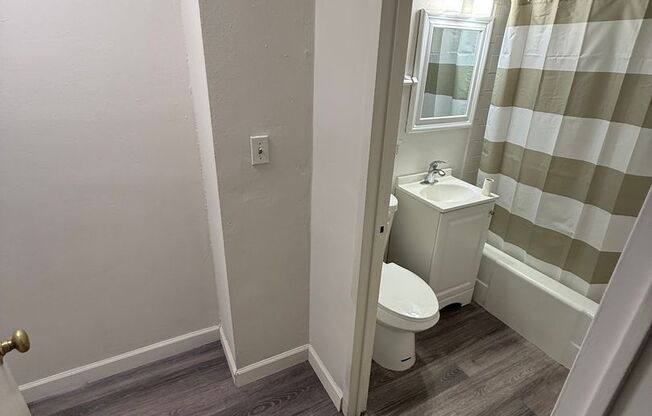 Studio, 1 bath, 400 sqft, $925, Unit #320