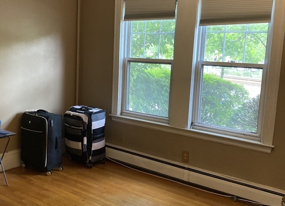 1734 COMMONWEALTH AVE