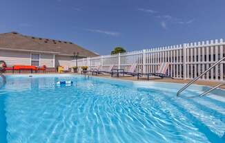 Cambridge Park Apartments Pool