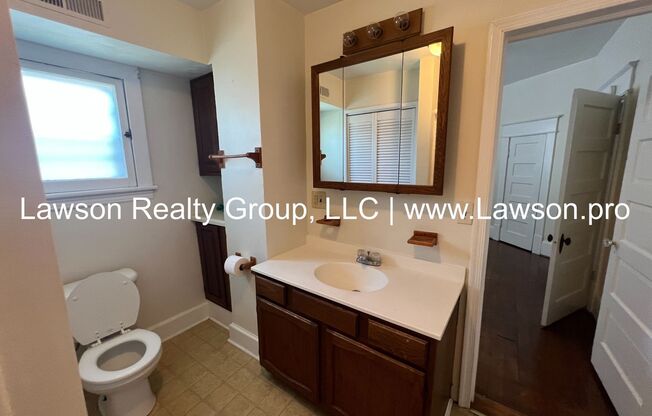 1 bed, 1 bath, 700 sqft, $825, Unit Walnut 422 - 4