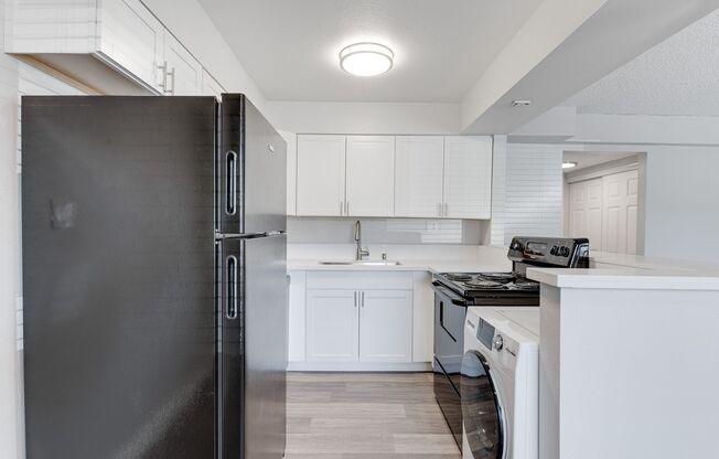 2 beds, 1 bath, 720 sqft, $1,345, Unit B-13 W/D