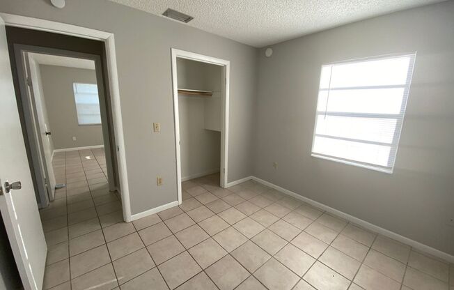 2 beds, 1 bath, $1,295