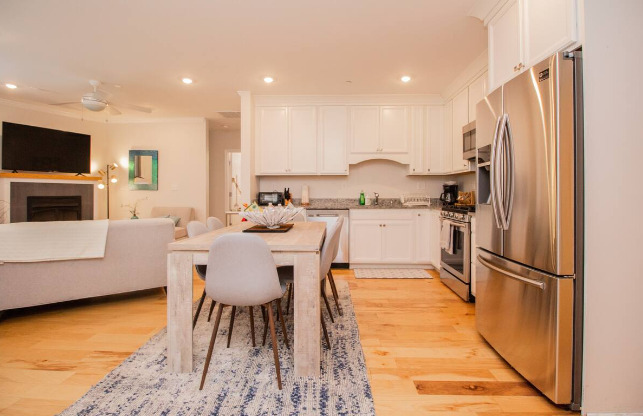 2 beds, 2 baths, 1,000 sqft, $6,995, Unit 3