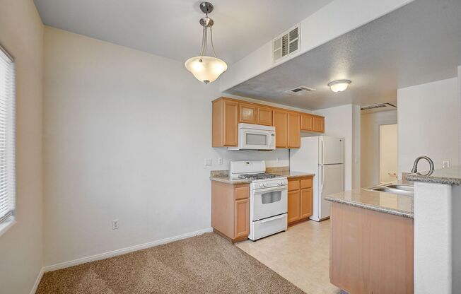 3 beds, 2 baths, $1,650, Unit # 136