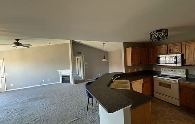 2 beds, 2 baths, $1,975