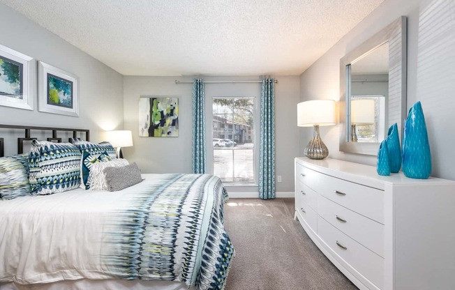 Tampa Pet Friendly Apartments at Arbour Ponds Aspen bedroom 2x2 950 sq ft