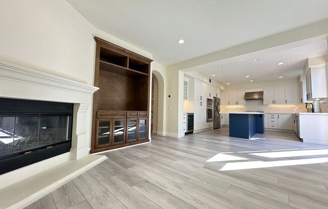 5 Bedrooms and 4.5 bathrooms SFR at Irvine-Woodbury