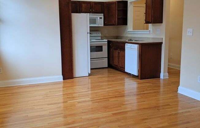 2 beds, 1 bath, $1,650, Unit Suite E