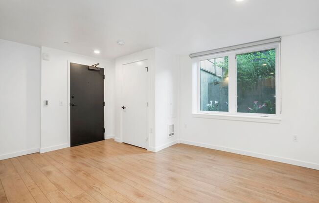 Studio, 1 bath, 293 sqft, $1,220.63, Unit L04