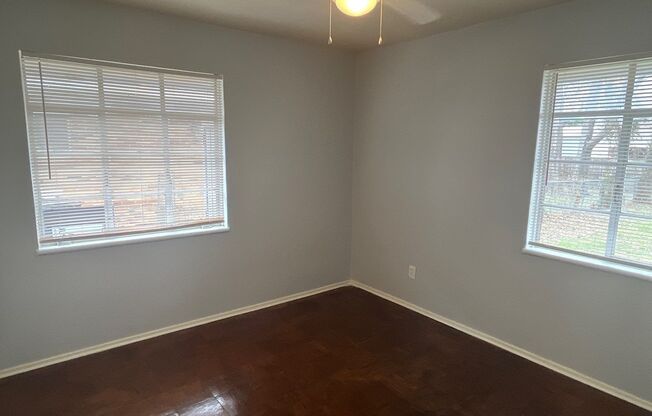 Great 2 Bedroom 1 Bath Home NW OKC!  $960 Per Month