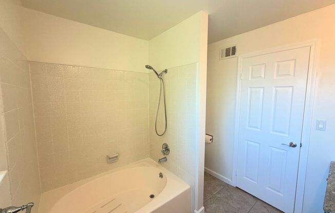 3 beds, 2.5 baths, $6,895