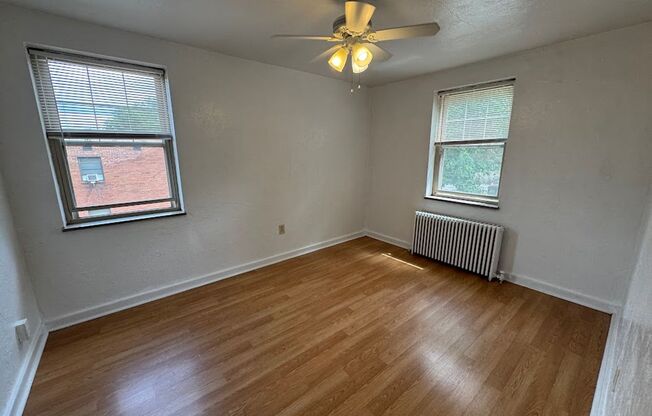 3 beds, 1 bath, 800 sqft, $2,100, Unit 406D