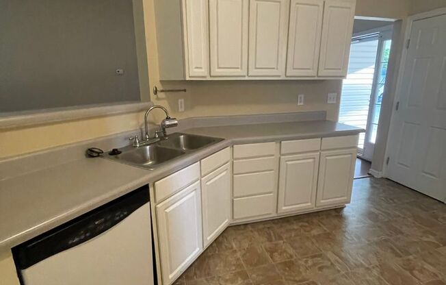 3 bedroom 2 bath home, Bonus has closets!!