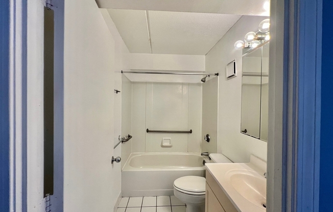 Studio, 1 bath, 450 sqft, $2,700, Unit 4H