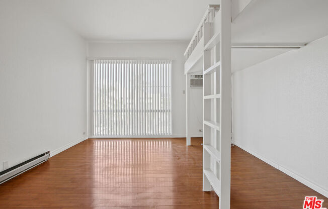 Studio, 1 bath, 388 sqft, $2,200, Unit 522