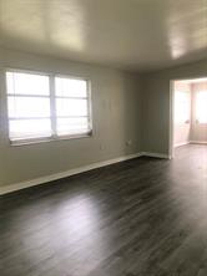 2 Bedroom / 1 Bath Lake Mary Home Available Now!