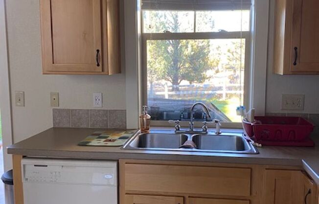 2 beds, 2 baths, $2,200