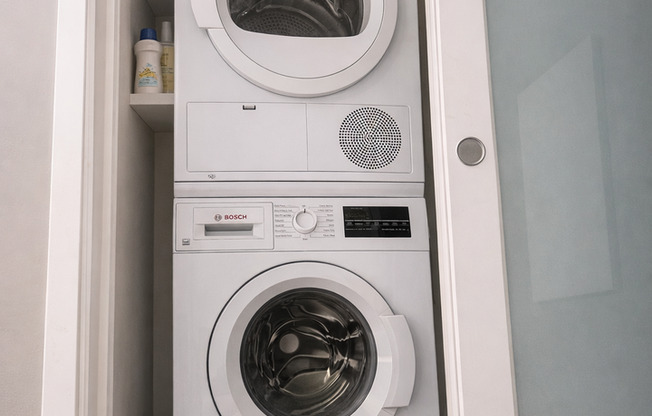 Studio, 1 bath, 434 sqft, $1,950, Unit 204