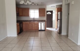 2 bed 2 bath Town-home in Central Phoenix!! Gated Community with Pool!