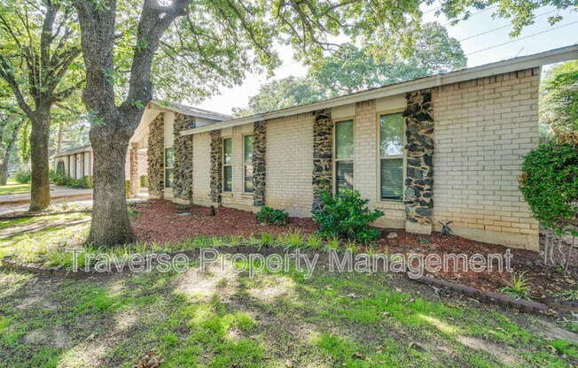 2909 WHITE OAK LN