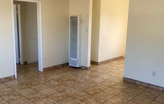 2 beds, 1 bath, $2,400, Unit # 4