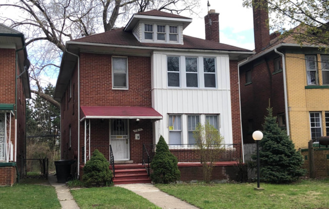 Perfect, first floor two bedroom flat great neighborhood