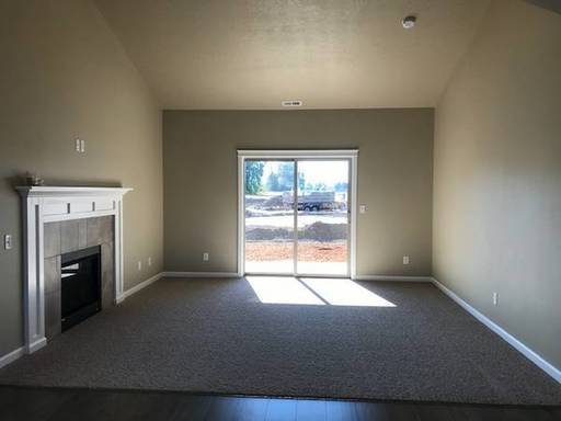 Grand Prairie 3 bed/2 bath w/ garage & AC