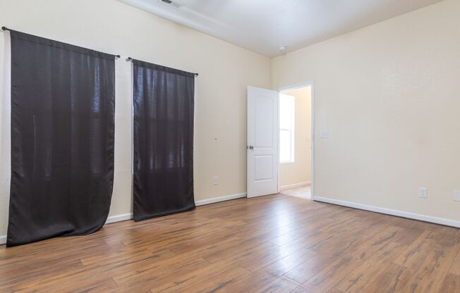 MOVE IN READY 3 Bedroom!