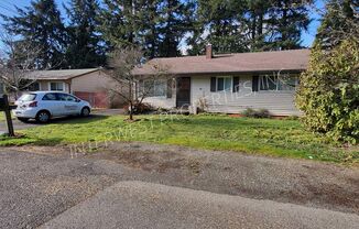 *1/2 OFF 1ST MONTH'S RENT PROMO* Charming 3 bd Home in Portland with W/D Hook-ups, and Large Fenced Backyard