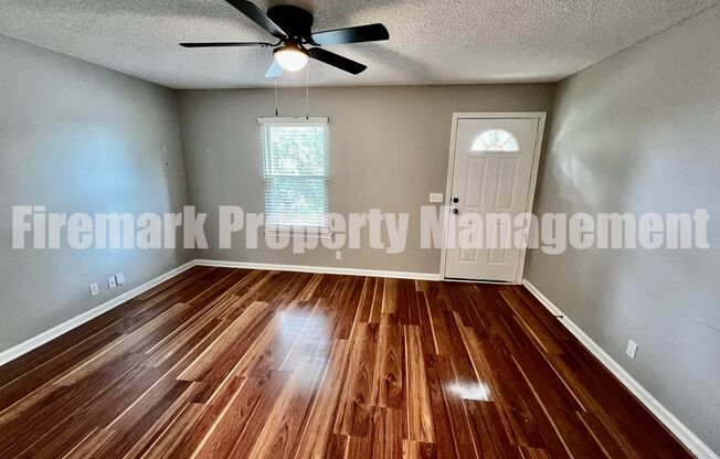 Cozy 2 Bedroom, 1.5 Bath Townhouse in Hermitage!