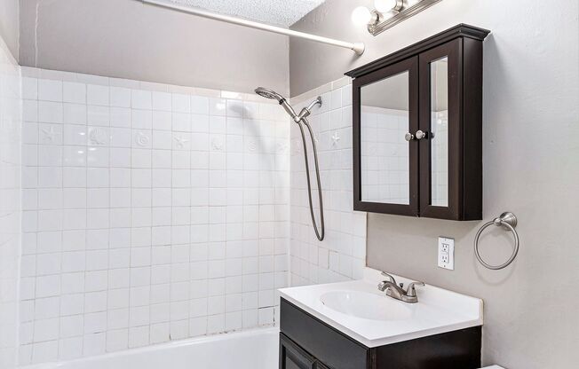 1 bed, 1 bath, 550 sqft, $775, Unit 1415 Unit #202