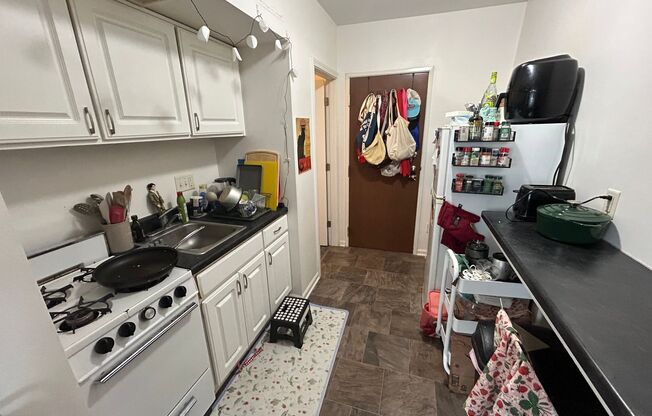 Studio, 1 bath, $750, Unit 201