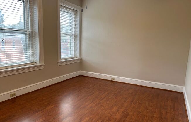 1 bed, 1 bath, $1,150, Unit 145 E. Vine St. Apt. 4