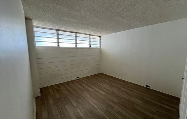 2 beds, 1 bath, $2,400