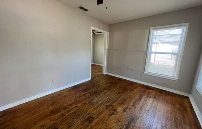 2 beds, 1 bath, $1,195