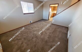 2 beds, 1 bath, $1,295