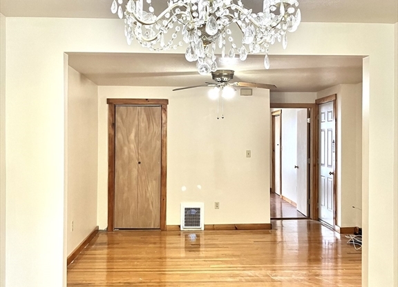 2 beds, 1 bath, $2,500, Unit 2