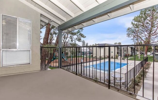 2 beds, 1 bath, 950 sqft, $1,445, Unit 26