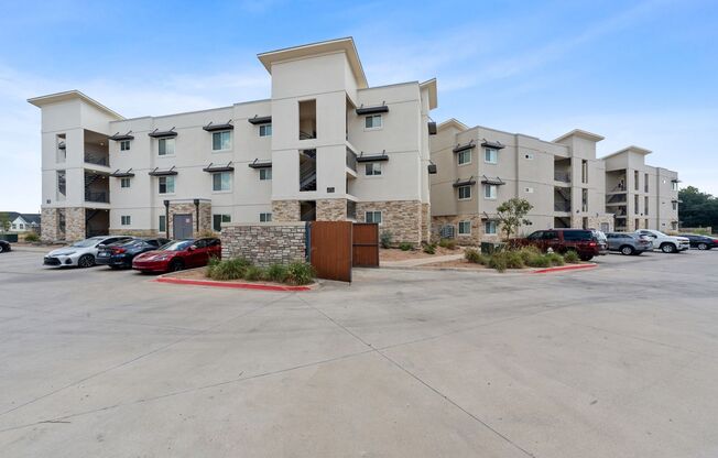 1 bed, 1 bath, 715 sqft, $1,179, Unit 523