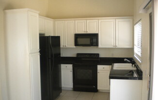 3 beds, 2 baths, $2,050, Unit U1259