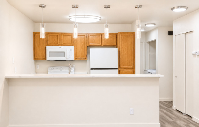 2 beds, 2 baths, 998 sqft, $2,150, Unit H-39