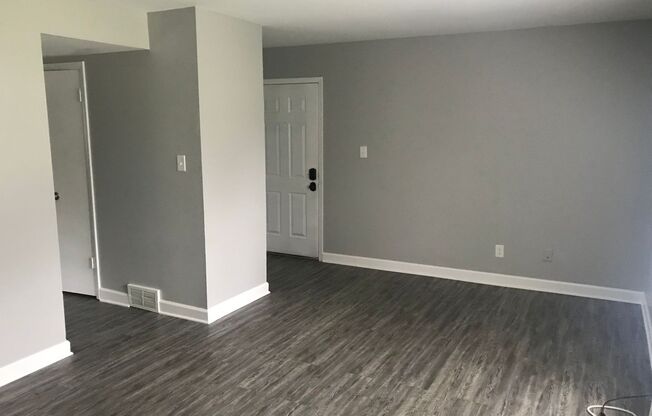 2 beds, 1 bath, $1,095