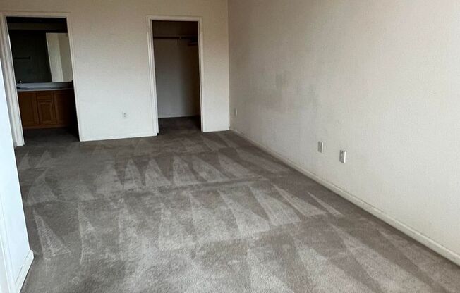 2 beds, 2 baths, 1,155 sqft, $1,395, Unit 39 E Agate Ave #402