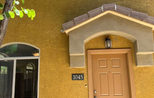 3 beds, 2.5 baths, $1,985, Unit UNIT 1045