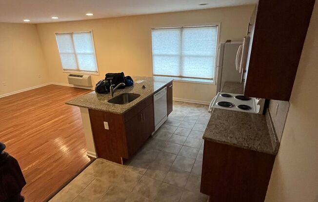 2 beds, 1.5 baths, 1,080 sqft, $2,100