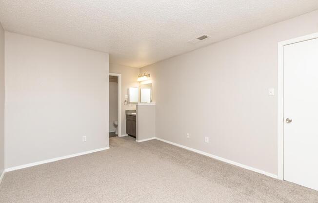 2 beds, 2 baths, 1,044 sqft, $1,600