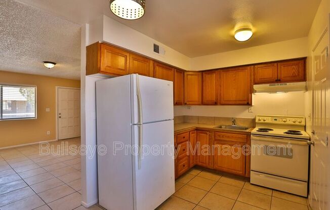 2245 W GLENROSA AVE