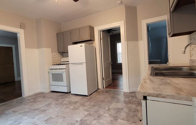 2 beds, 1 bath, $1,050